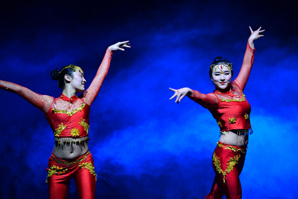 【英亚官网首页】海贼王漫画第866话文字情报:大妈回忆篇从小惹祸被流放(图2) 英亚官方网站