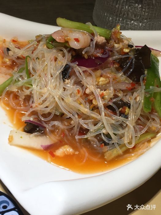 巴西一名男子第60次手术完毕后和医生一起合影:英亚官网(图2) 英亚官网首页